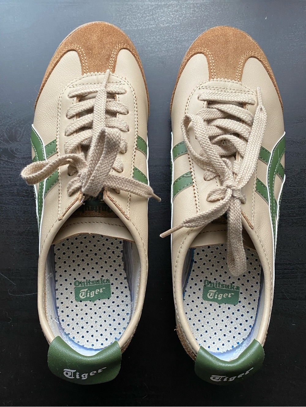 Like New Onitsuka Tiger beige/grass green size mens 6.5/women’s 8/eu 39.5
